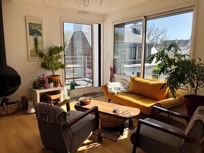 壁炉、书、音乐库、立体声音响