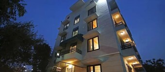 Tipsyy Inn Suites 006