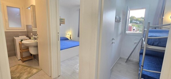 2 bedrooms, iron/ironing board, Internet