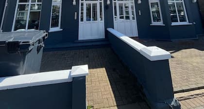 NEW Immaculate Garden Flat