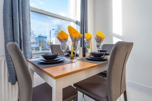 Dining - Stylish Flat, Notting Hill & Portobello Road (Greater London)
