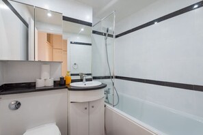 Hair dryer, towels - Stylish Flat, Notting Hill & Portobello Road (Greater London)