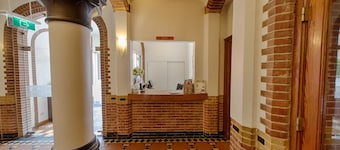 Stay in Style with On-Site Bar, Breakfast Service, Near Speelgoedmuseum