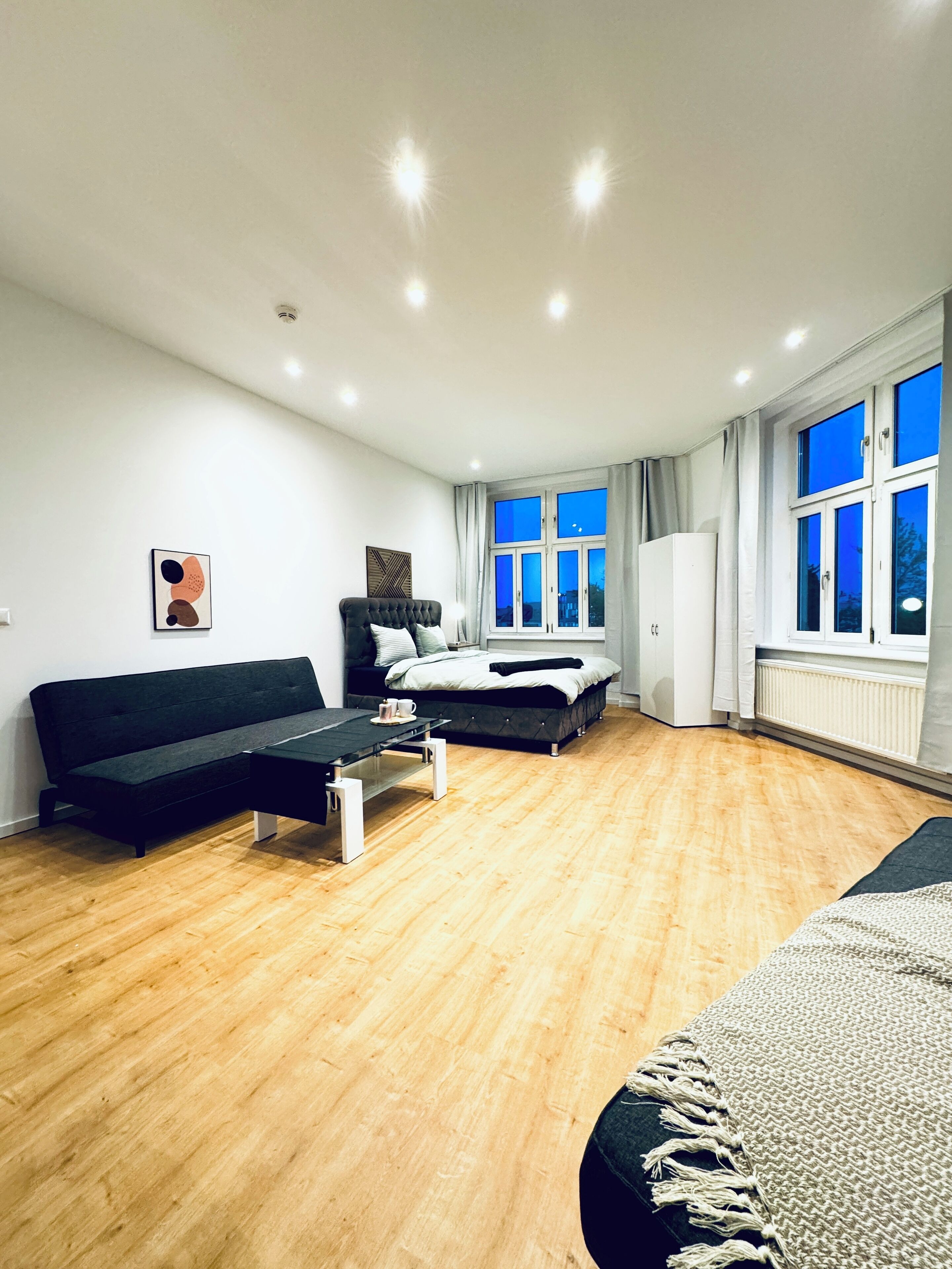 Basic Room | Iron/ironing board