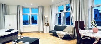 Lovely 4BR Apt Near Kaufpark Alterlaa