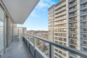 Property grounds - Bright & Modern Downtown Stay (Kitchener)