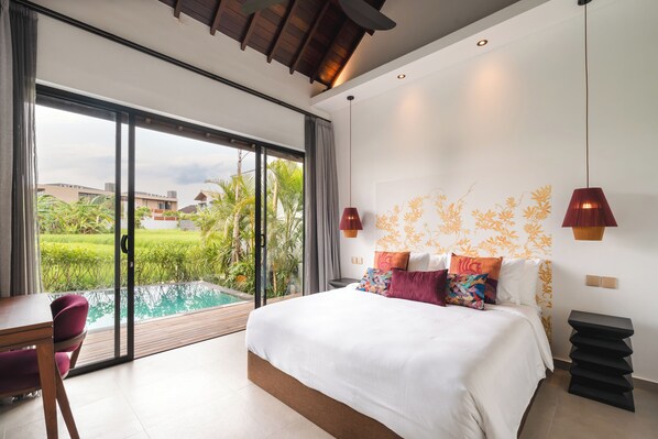 فيلا ديلوكس - ٣ غرف نوم - بمسبح خاص - بمنظر للمسبح | 3 عدّة غرف نوم وأغطية فراش متميزة وخزنة داخل الغرفة ومكواة/لوح كي