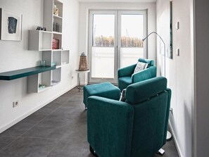 Classic House, 2 Bedrooms | Living room | Fireplace - Ferienhaus am Yachthafen in Peenemuende (Peenemünde)