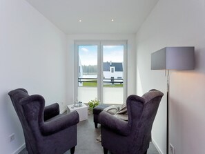 Comfort House, 2 Bedrooms | Living room | Fireplace - Ferienhaus am Yachthafen in Peenemuende (Peenemünde)