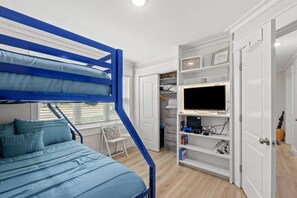 4 Schlafzimmer, Schreibtisch, Bügeleisen/Bügelbrett, kostenloses WLAN