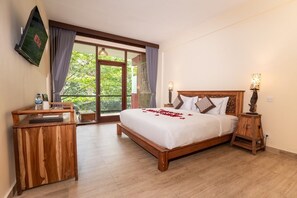 Habitación doble Deluxe, vista al río | Wifi gratis y ropa de cama 