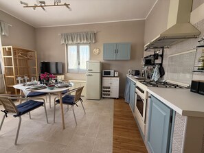Fridge, microwave, oven, coffee/tea maker