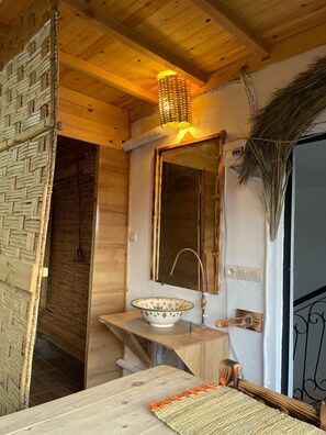 Traditional Triple Room, Beach View | Bathroom | Slippers, towels, soap, shampoo - AFRIVISTA (Aourir)