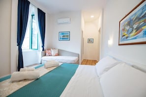 Egyptian cotton sheets, premium bedding, down duvets, memory-foam beds - CVM Mare Luna Guesthouse (Maiori)
