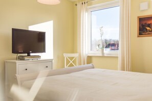 3 bedrooms, iron/ironing board, WiFi