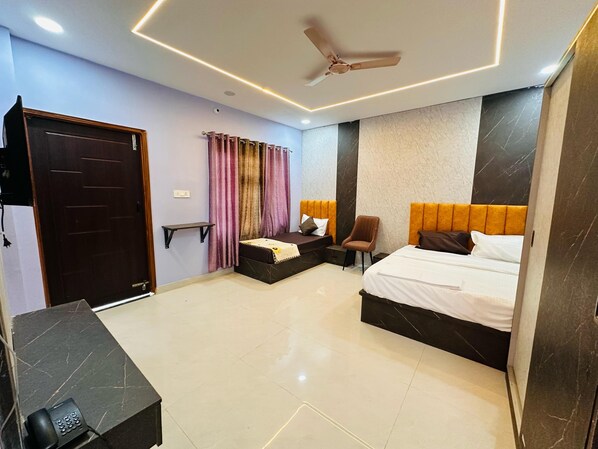 Deluxe Double or Twin Room, Balcony, Canal View | Balcony view