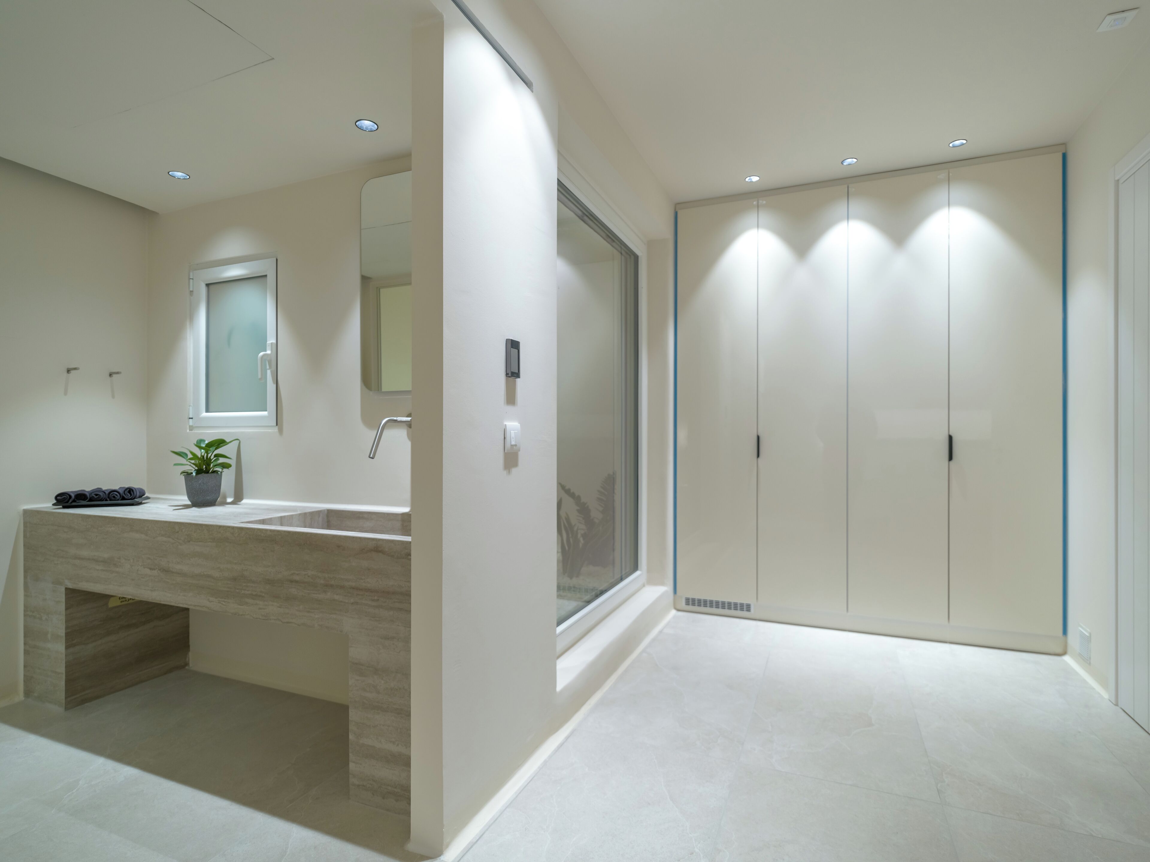 Grand Triple Room | Bathroom | Shower, hair dryer, slippers, towels