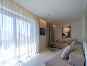 Grand Triple Room | Living area | 49-inch Smart TV with satellite channels