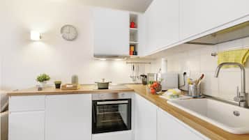 Apartamento standard, vários quartos (Appartamento Rio Secco) | Cozinha privada | Geladeira, micro-ondas, fogão, cooktop