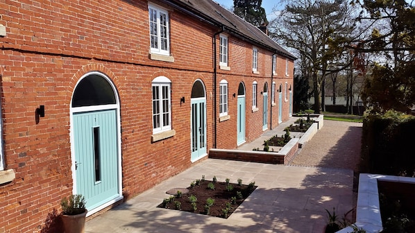 Cottage | Exterior - Mews Cottage in Breedon With Luxurious Ensuites (Derby)