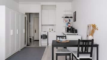 Espace de travail pour ordinateur portable, fer et planche Ă  repasser
