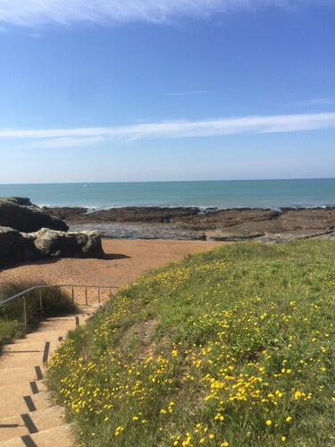 Studio 50 m from the Corniche Vendéenne