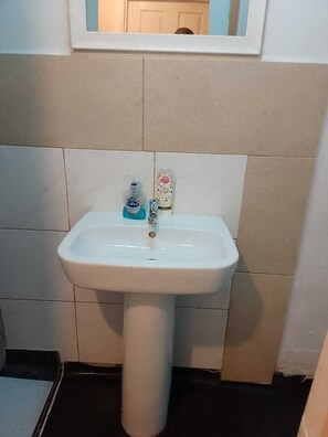 Dusche, Handtücher, Seife, Shampoo