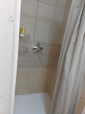 Dusche, Handtücher, Seife, Shampoo