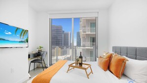 2 habitaciones, tabla de planchar con plancha, cuna de viaje y wifi 