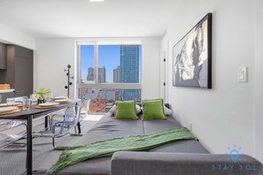 TV - Amazing 2BR Apartment + gym + Pool (Miami)