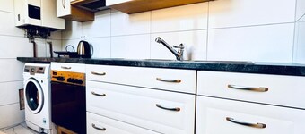 Cozy 3BR Apt Near Kaufpark Alterlaa