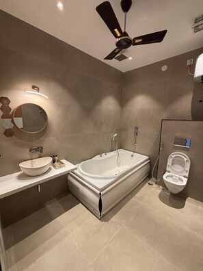 Towels, soap, toilet paper - The Boho Nook – Serene Stay with Local Flair in Udaipur (Udaipur)