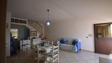 House, Patio | Living area | 32-inch flat-screen TV with cable channels