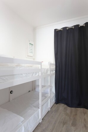1 bedroom, iron/ironing board, travel cot, WiFi