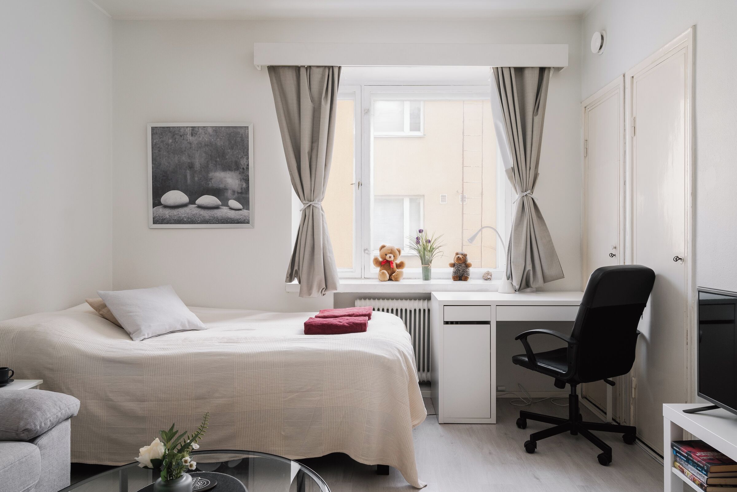 Apartamento, 1 cama doble, Se admiten mascotas, vistas al patio | 1 dormitorio, tabla de planchar con plancha, wifi gratis