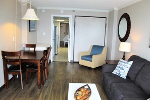 TV - One bedroom ocean front unit - CV 1138 (Myrtle Beach)