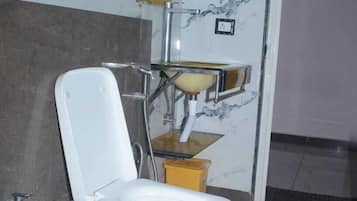 Kamar Double Deluks, pemandangan kota | Meja kerja, ruang kerja ramah laptop, dan Wi-Fi gratis