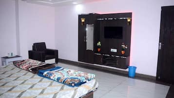 Kamar Double Deluks, pemandangan kota | Meja kerja, ruang kerja ramah laptop, dan Wi-Fi gratis