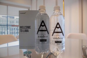 Doccia, asciugacapelli, asciugamani, shampoo