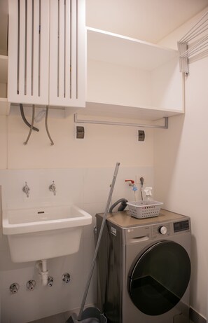Shower, hair dryer, towels, shampoo - w* | Amazing 2BR w/ Balcony in San Isidro (San Isidro)