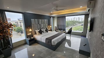 EXECUTIVE ROOM | Laptop workspace, free WiFi