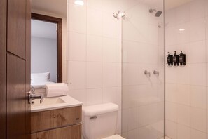 Shower, shampoo