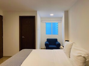 2 bedrooms, iron/ironing board, WiFi