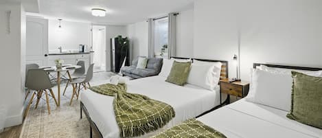 5 bedrooms, desk, iron/ironing board, WiFi