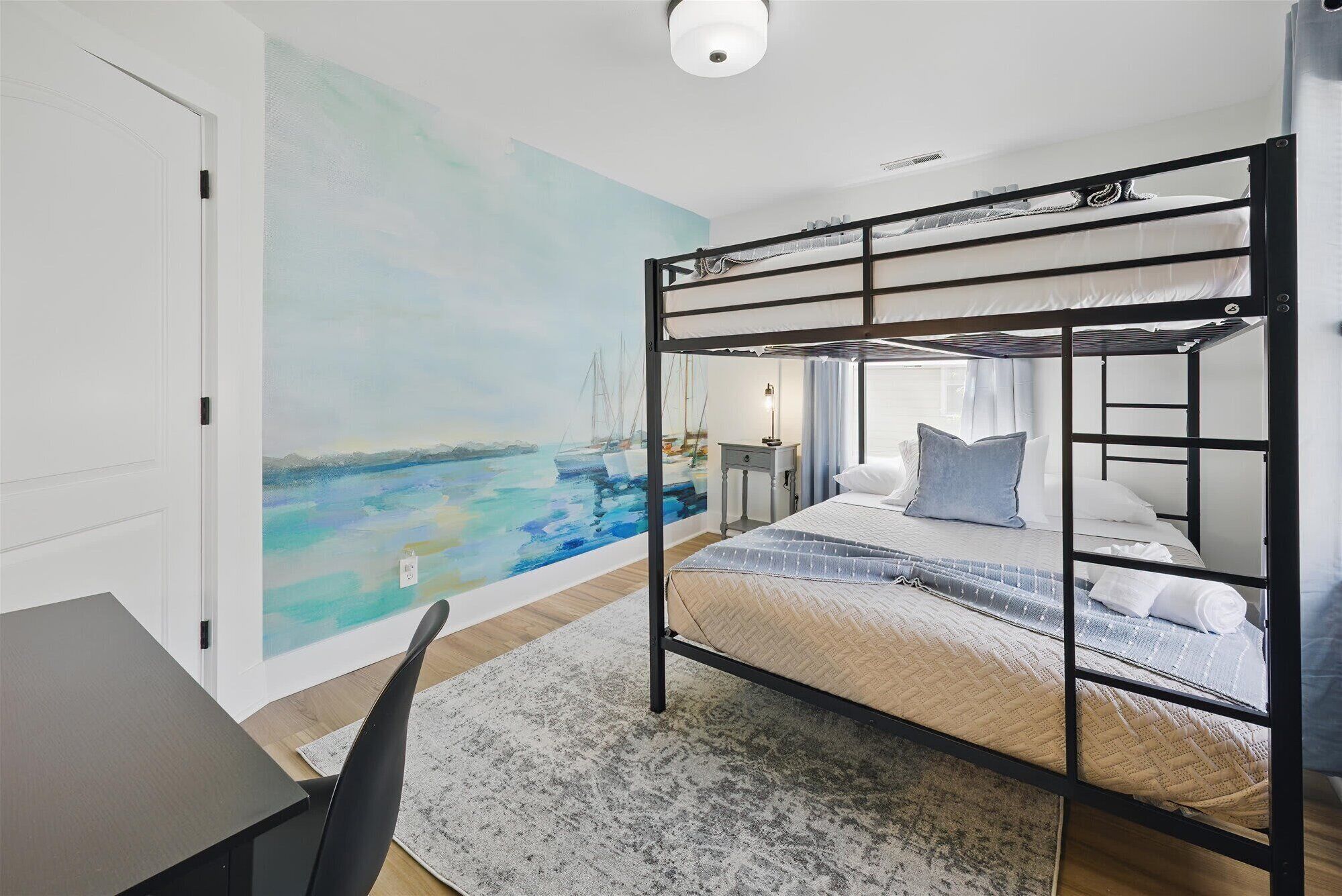 5 bedrooms, desk, iron/ironing board, WiFi