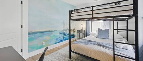 5 bedrooms, desk, iron/ironing board, WiFi