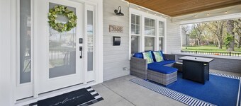 Family Spacious 5BR Retreat w Game Filled Basement Suite