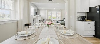 Family Spacious 5BR Retreat w Game Filled Basement Suite