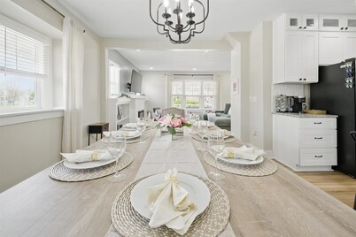 Family Spacious 5BR Retreat w Game Filled Basement Suite