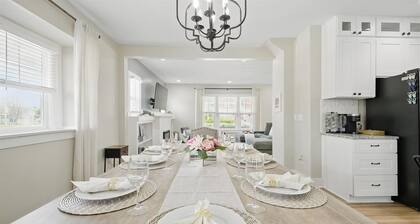Family Spacious 5BR Retreat w Game Filled Basement Suite